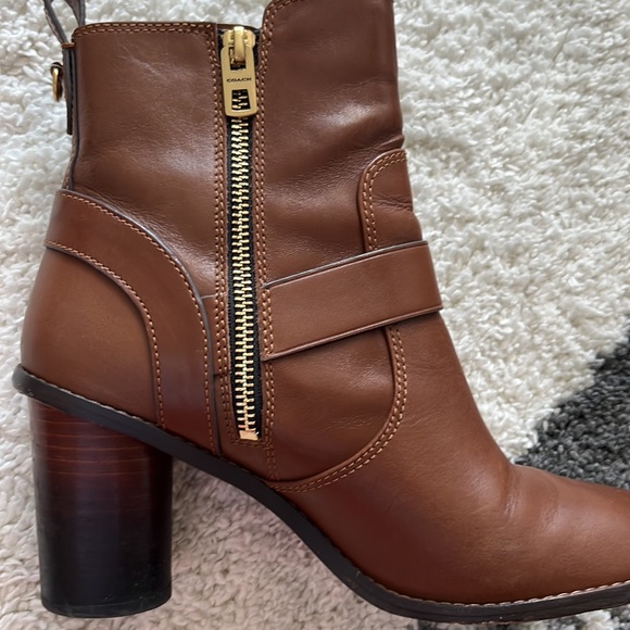 COACH MOTO HEELS - Picture 5 of 12